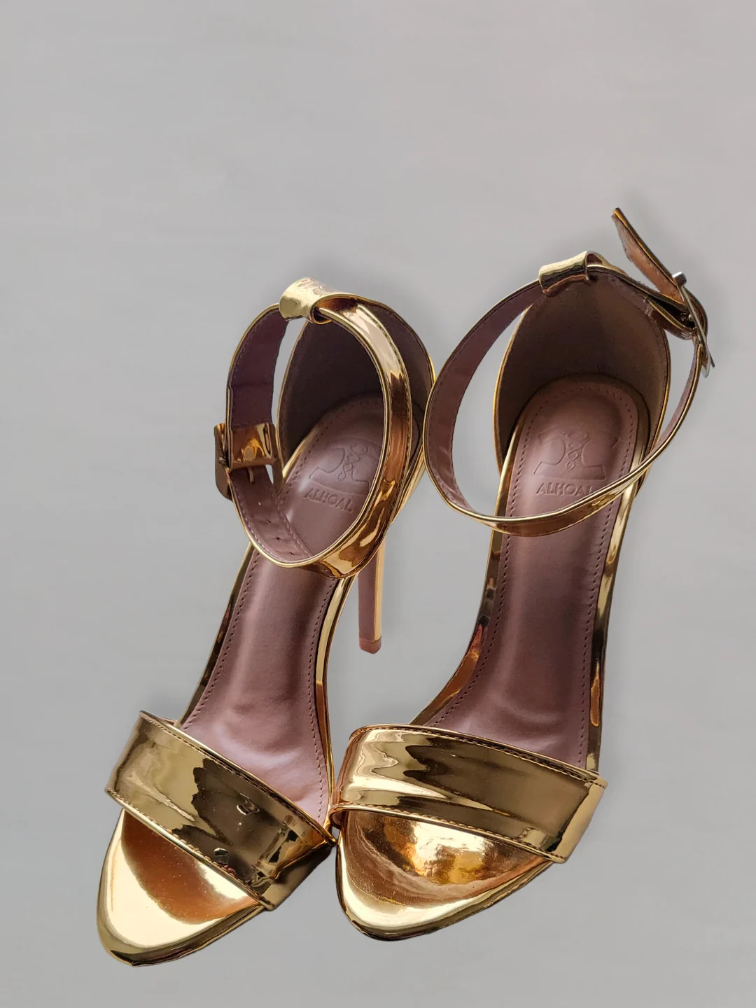 Goldene Sandalen
